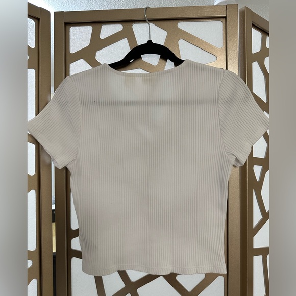 Levi’s Cropped Ribbed Tee - Picture 5 of 6